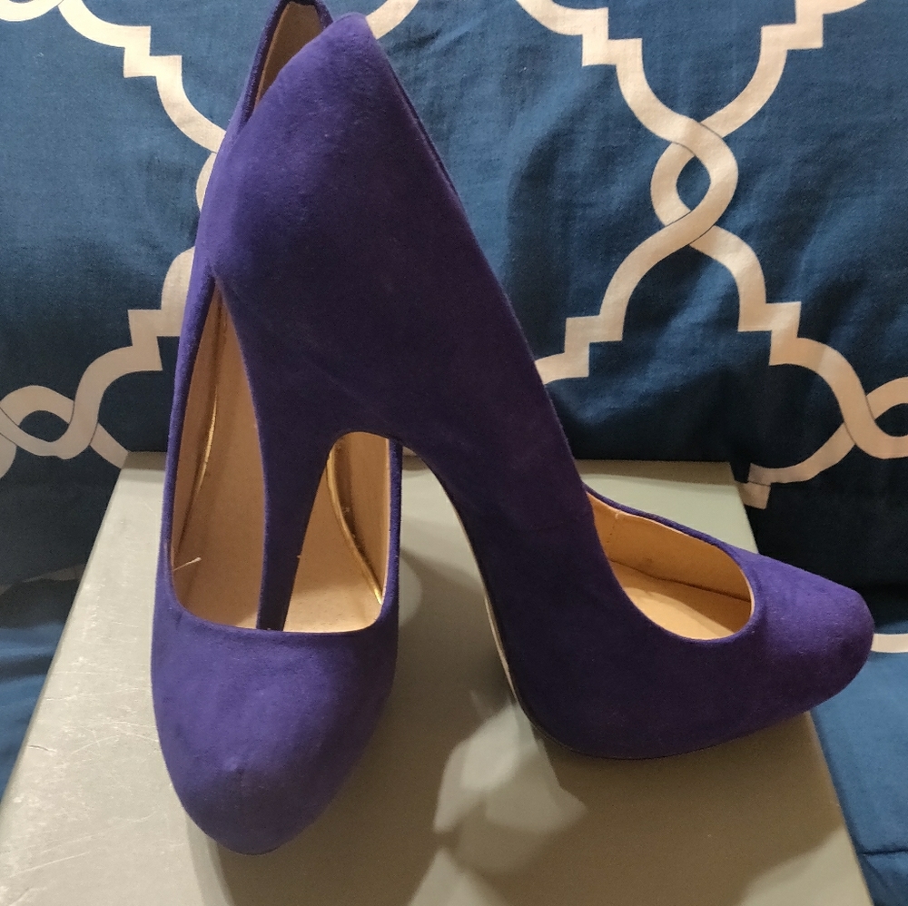 Purple pumps
